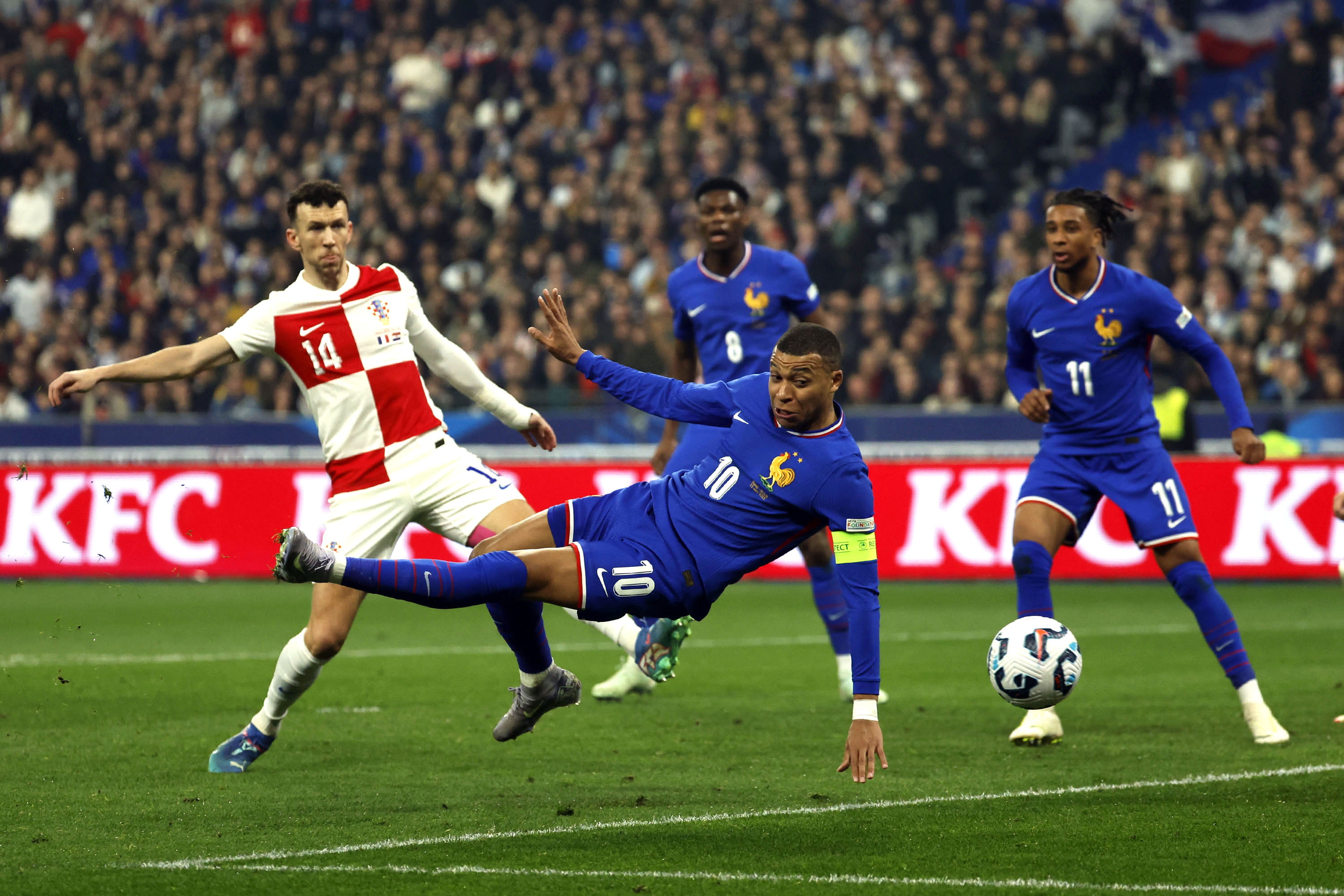 欧洲足球赛事纷纷开启，球迷关注度高涨！