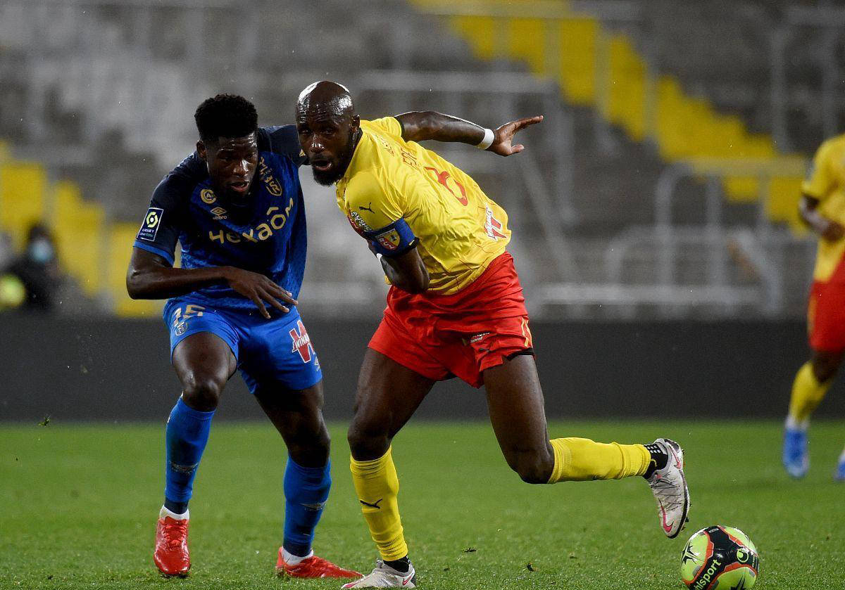 摩纳哥队在客场比赛中获得胜利,士气大振 摩纳哥队在客场比赛中获得胜利,士气大振