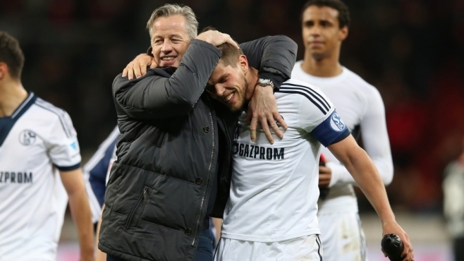 沙尔克球员发挥出色，击败对手