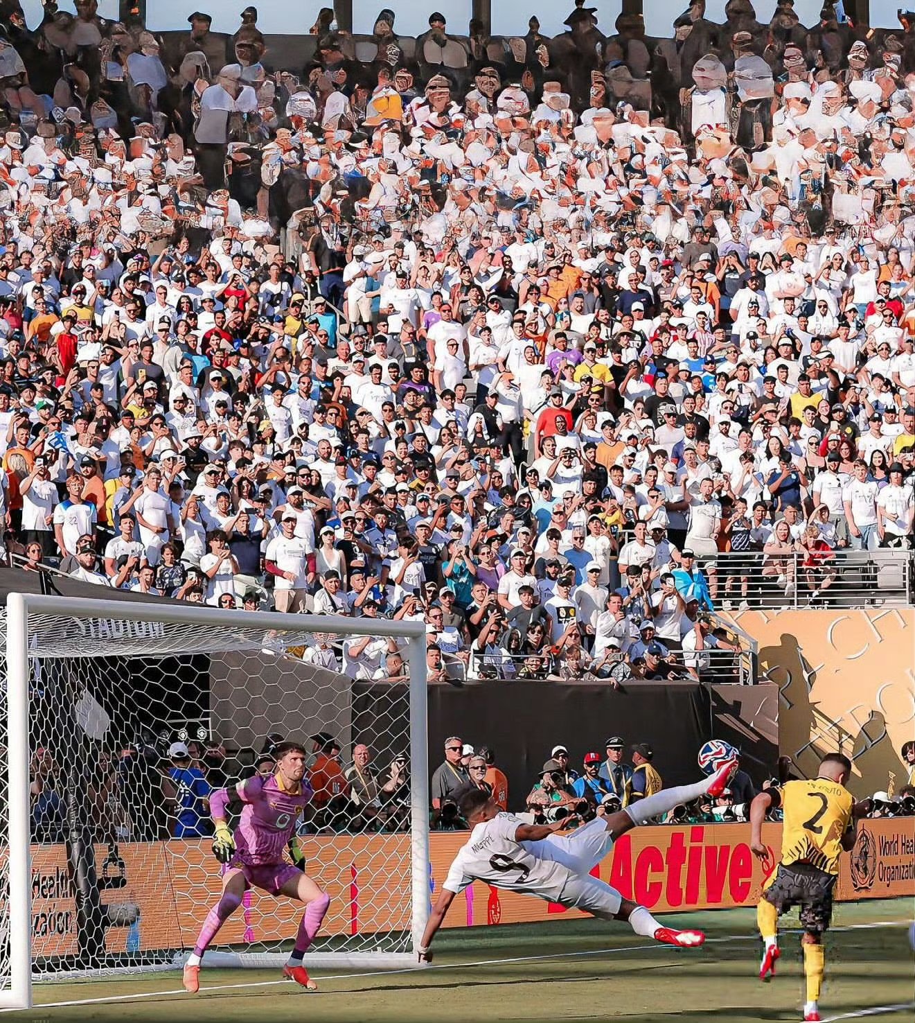 开云体育直播-皇马禁区进攻密集，欲攻破对手防线取胜