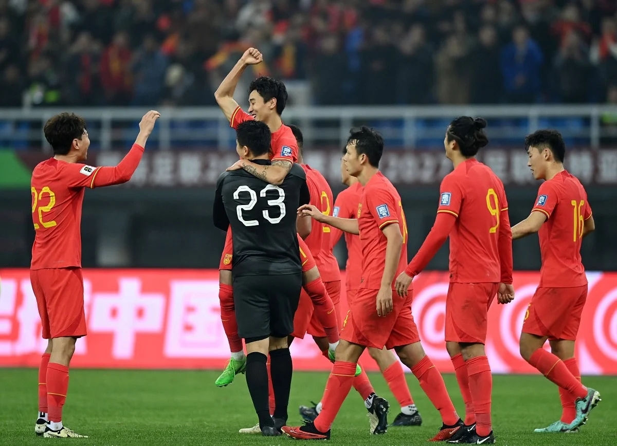 亚洲足球比赛频频上演悬念战，球迷心跳加速的简单介绍