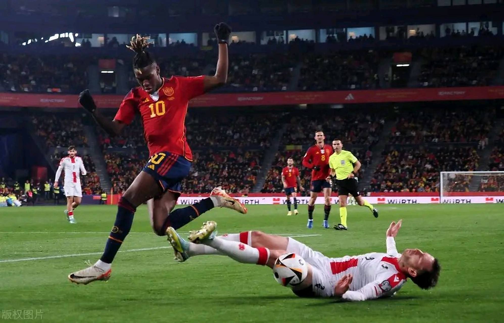 格鲁吉亚队在欧洲杯预选赛中大放异彩，收获成功的简单介绍