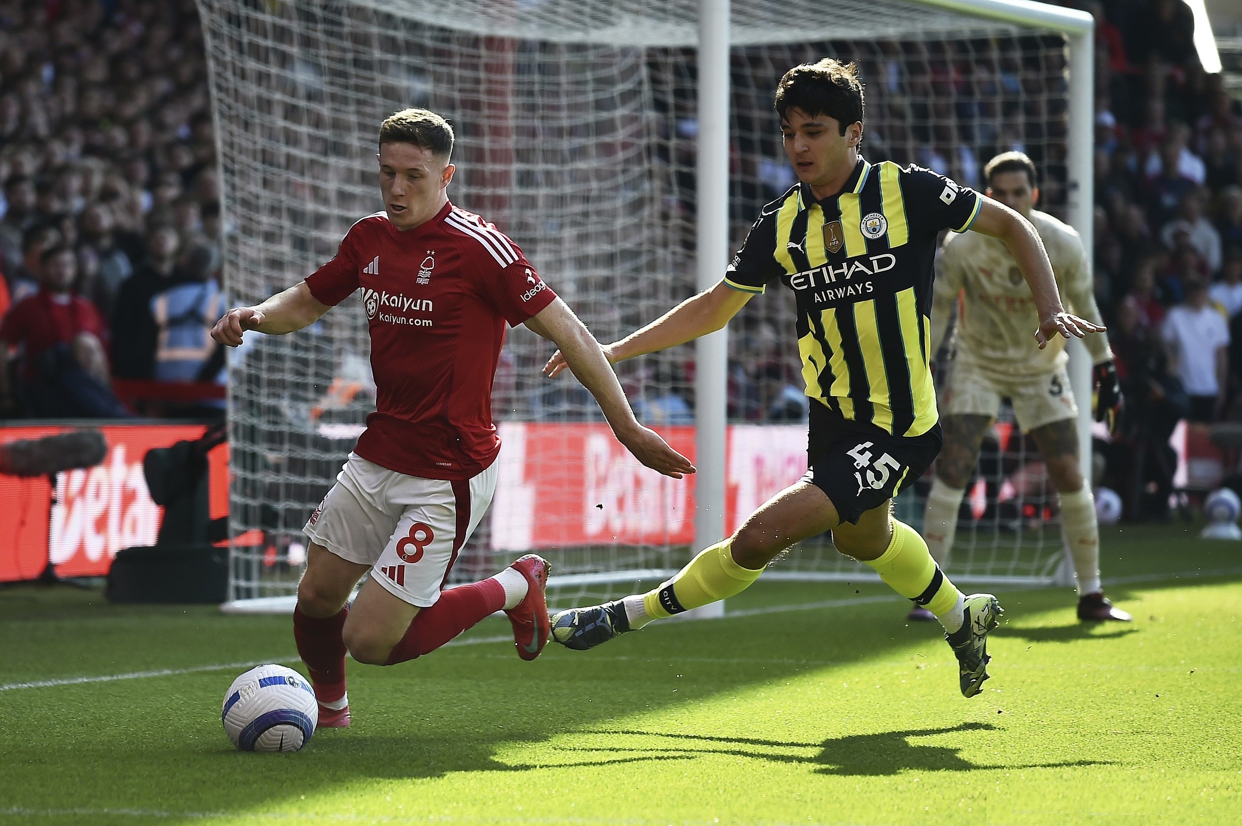 关于曼城完胜西班牙，苏亚雷斯点燃赛场的信息