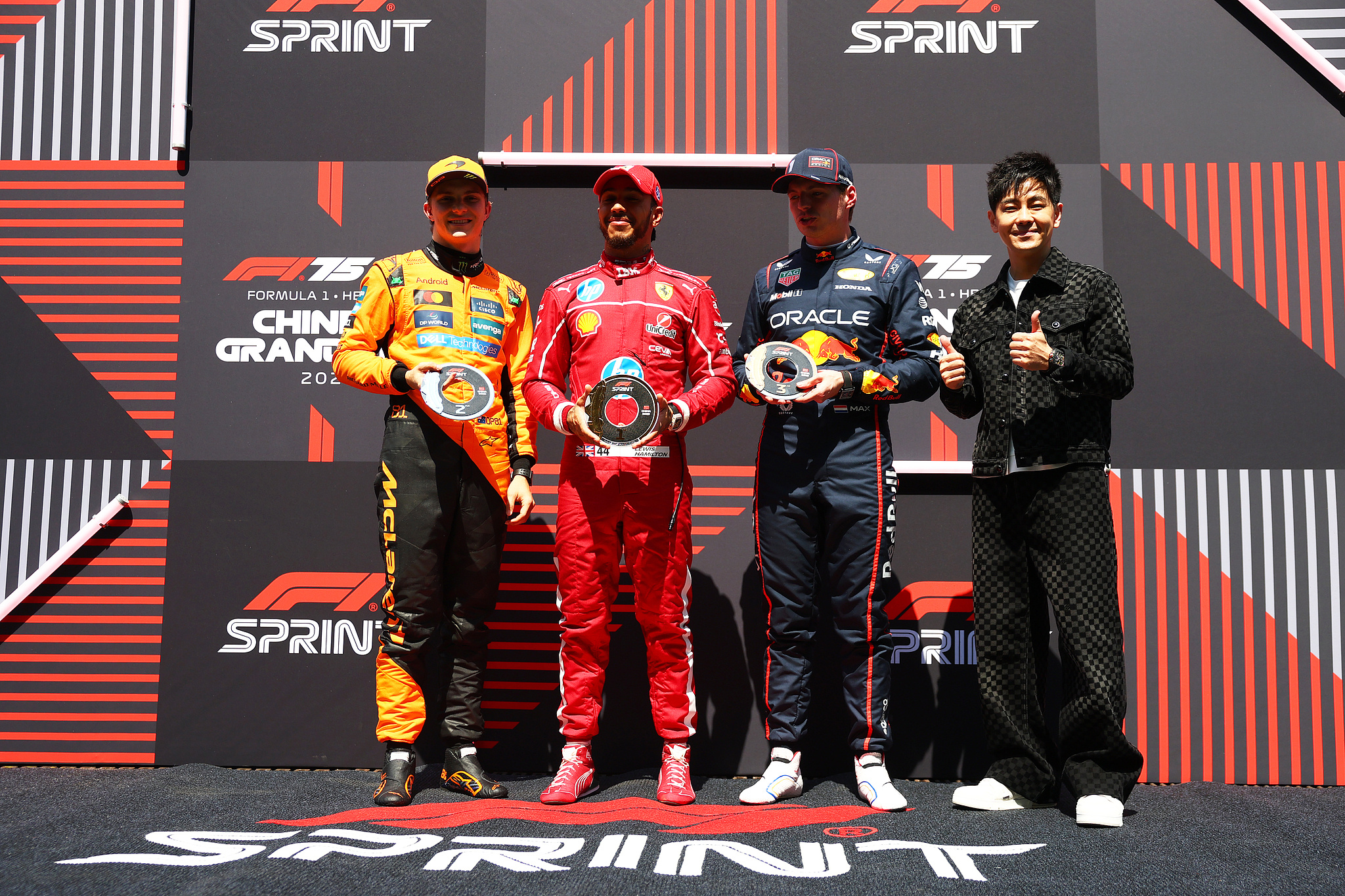 迈凯伦鏖战雷诺车队，汉密尔顿带队取胜的简单介绍