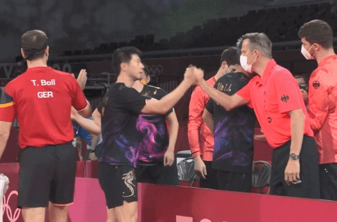 德国队逆转波兰队，马龙扛起全队