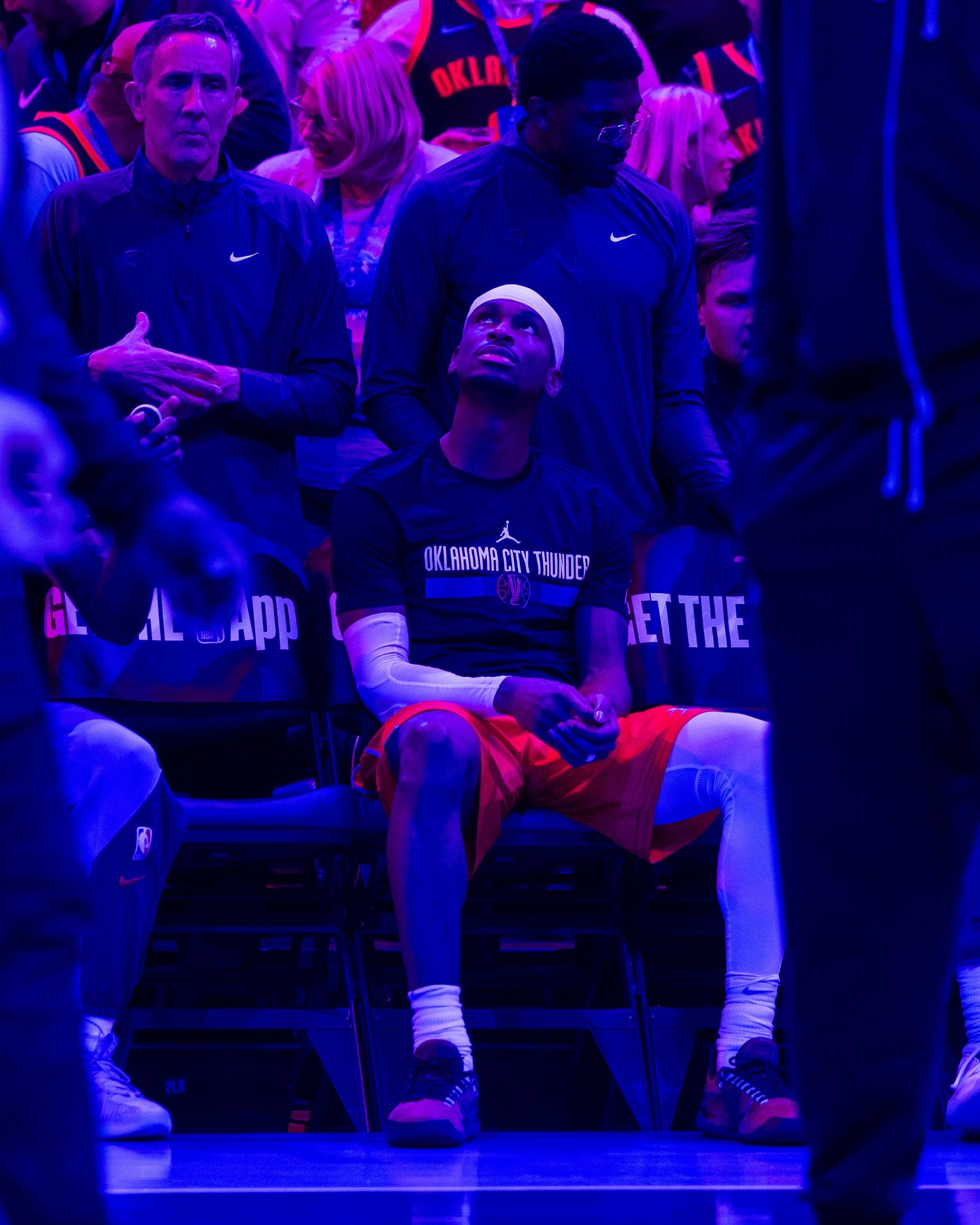 雷霆碾压火箭，伦纳德统治全场的简单介绍