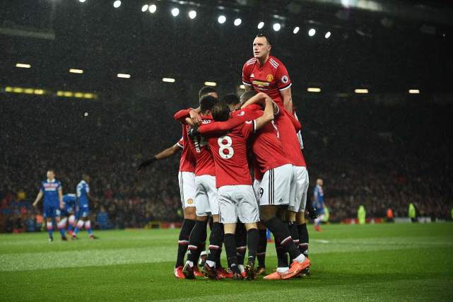 莱比锡红牛完胜罗马，阿尔瓦雷斯扛起全队的简单介绍