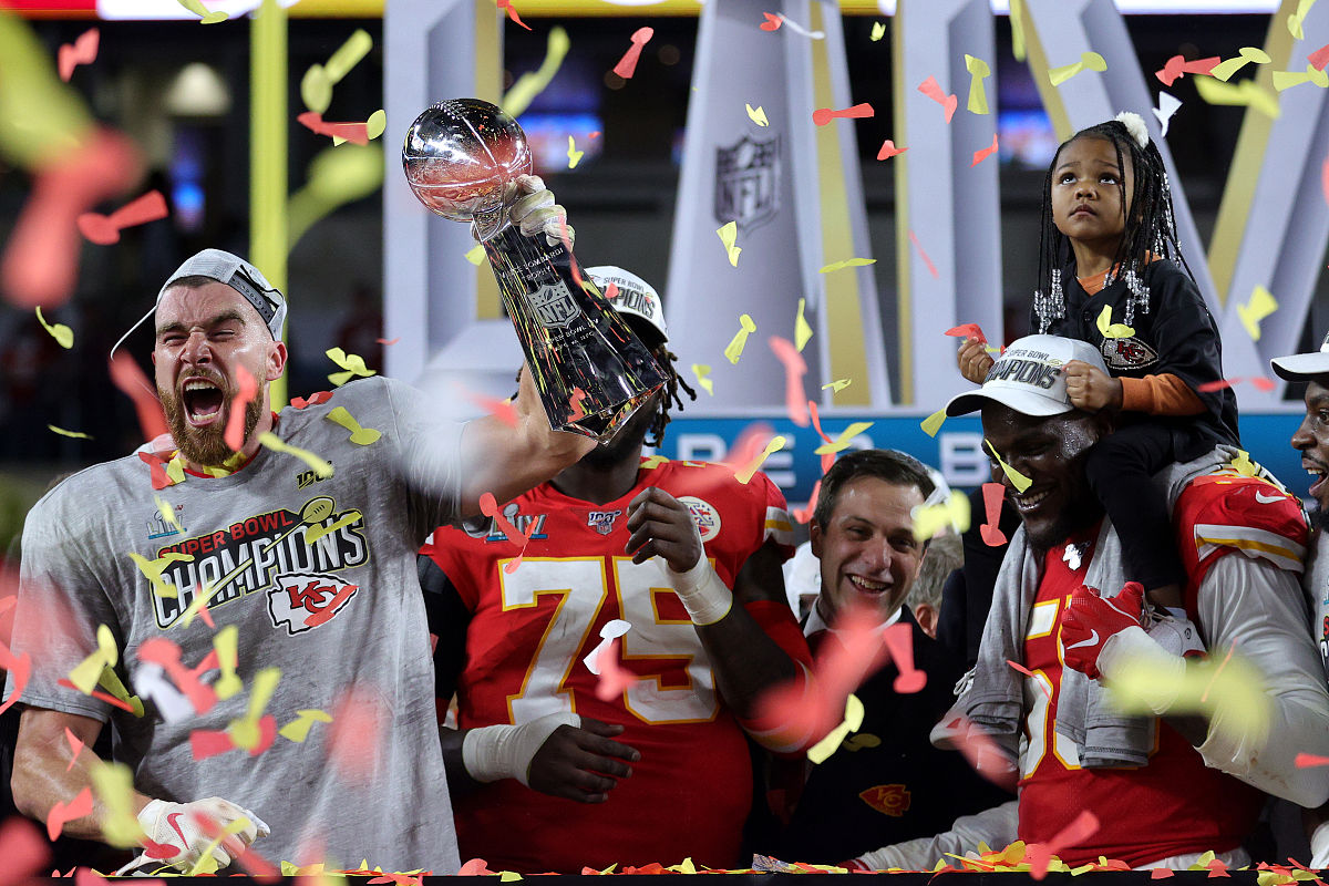 包含戴维斯杯鏖战年终总决赛，辛纳统治全场的词条