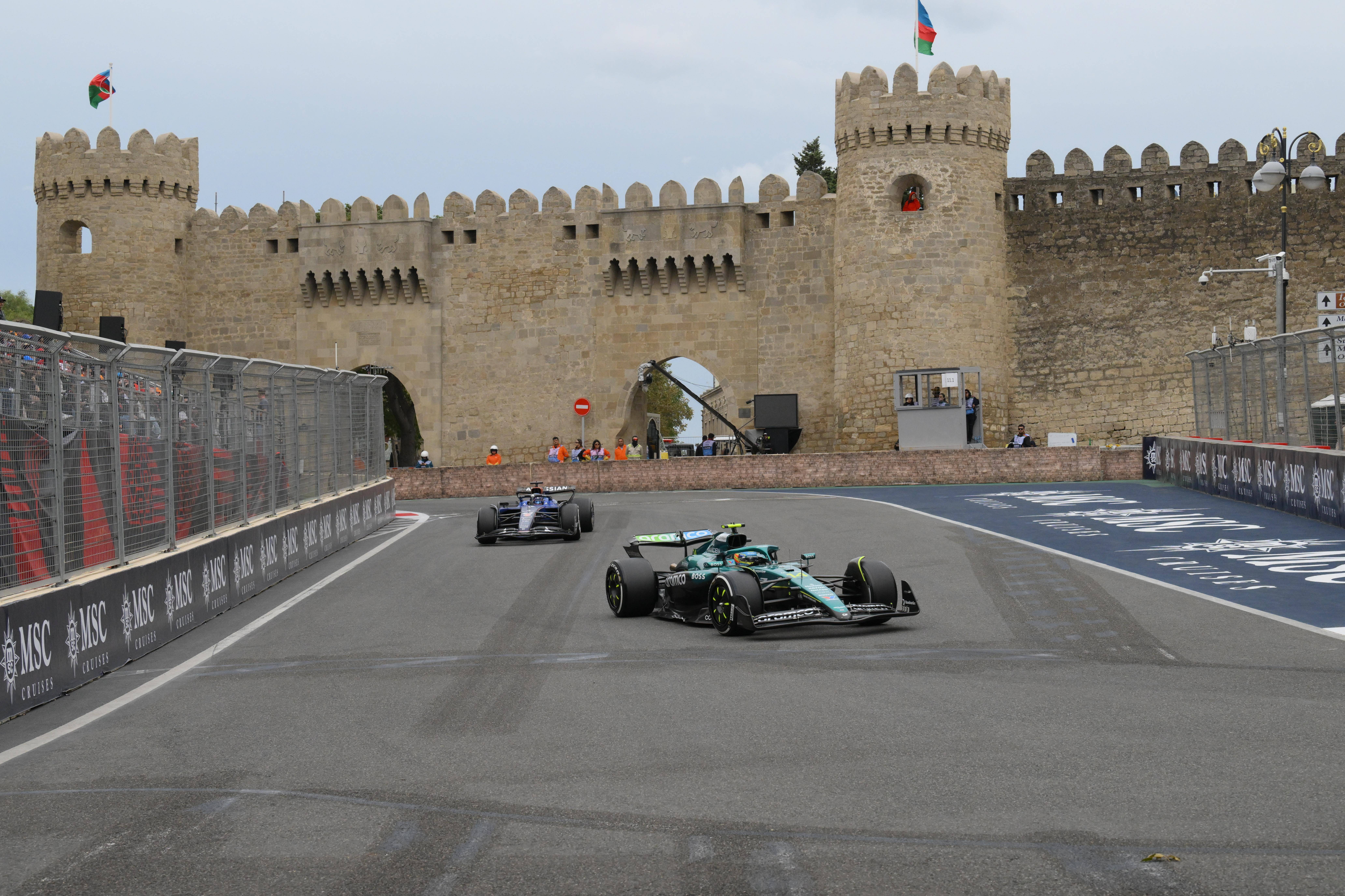 阿斯顿马丁翻盘法拉利，维斯塔潘惊艳四座的简单介绍