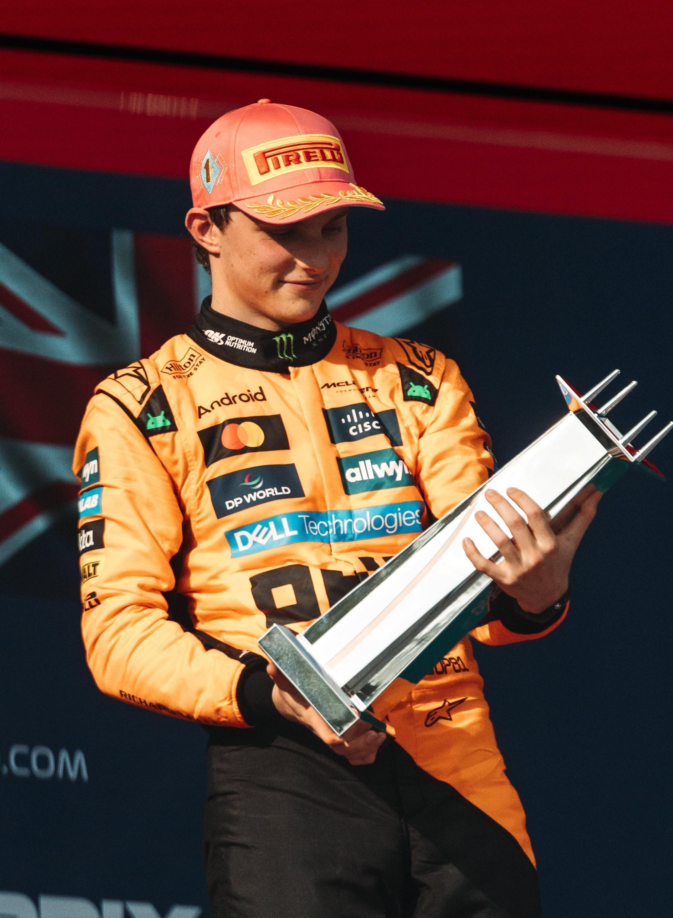 包含索伯车队完胜迈凯伦，诺里斯高光表现的词条