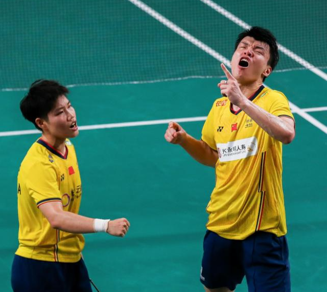 包含日本队逆转中国队，黄鸭组合扛起全队的词条