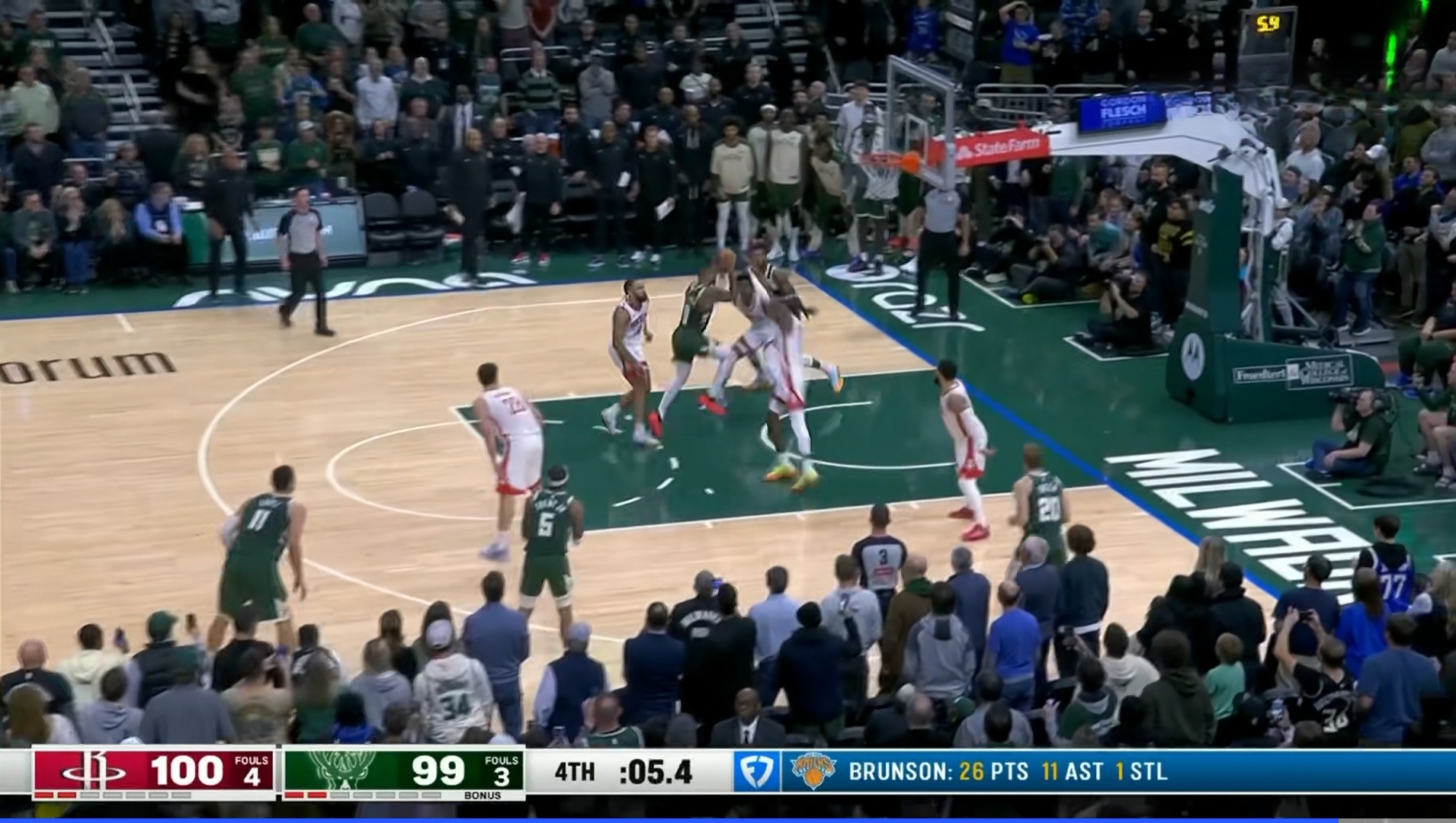 火箭碾压雄鹿，范弗利特统治全场