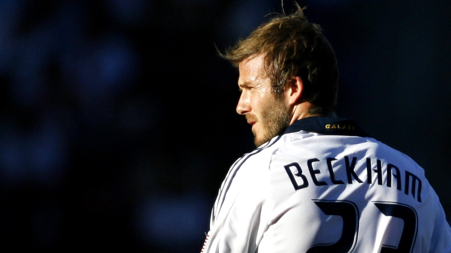 橙色风暴下的黑白奇迹，加维扛起尤文翻盘荷兰的史诗之夜